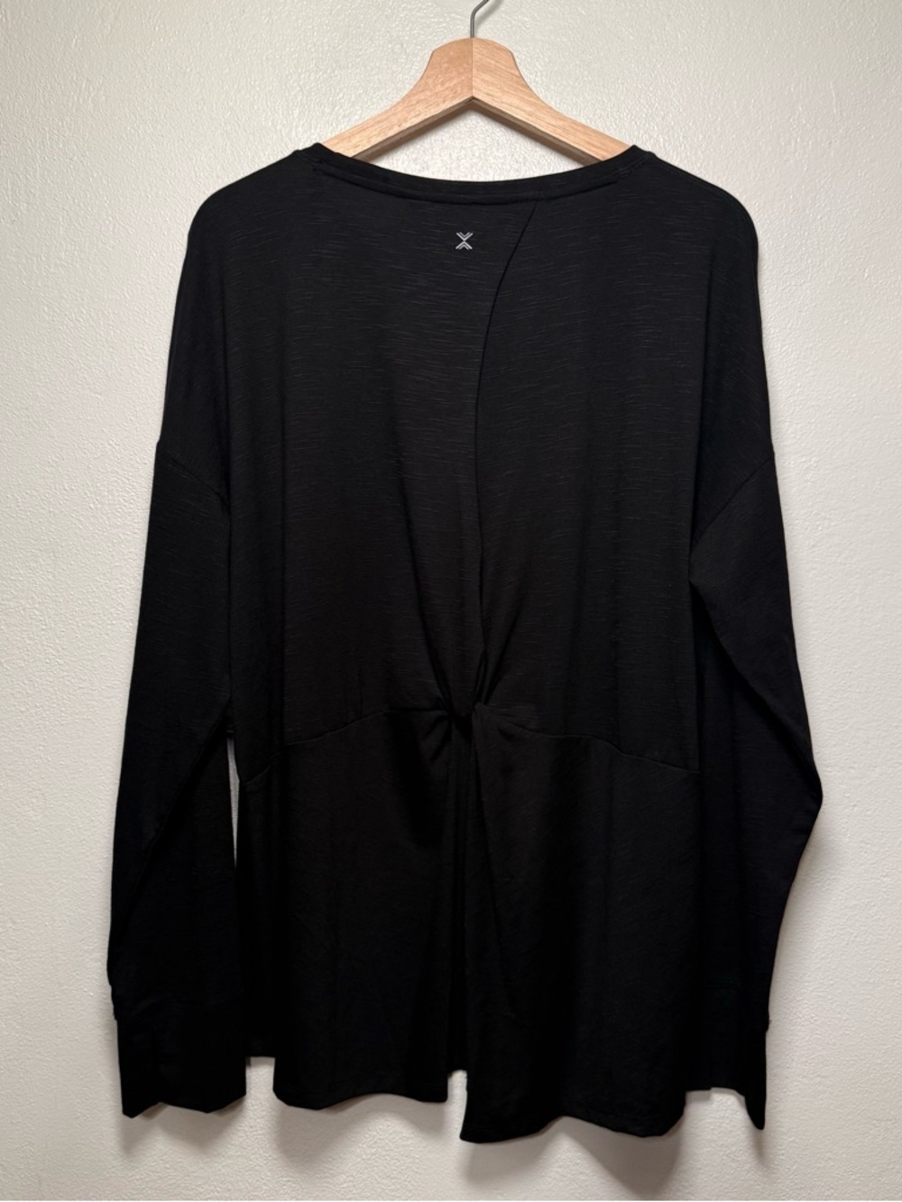 Xersion Black Long Sleeve Women's Top Twist Back Detail Relaxed Fit Size XXL - Picture 10 of 14